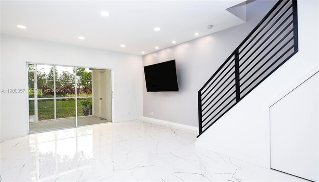 Foto del edificio - 16697 Hemingway Dr