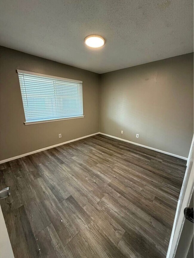 Foto del edificio - 5619 S Quaker Ave
