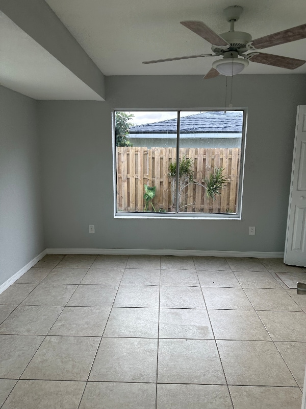 Building Photo - 1552 Baker St NE