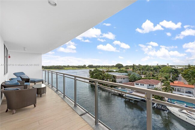 Foto del edificio - 9400 W Bay Harbor Dr