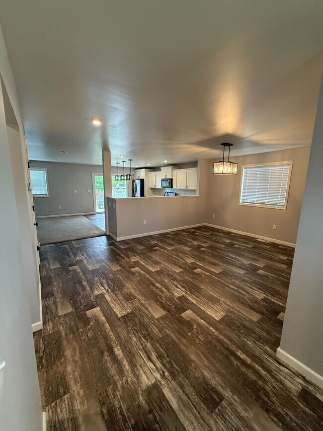 Foto del edificio - Spacious 4-Bedroom Home with 3 Full Baths in Swartz Creek