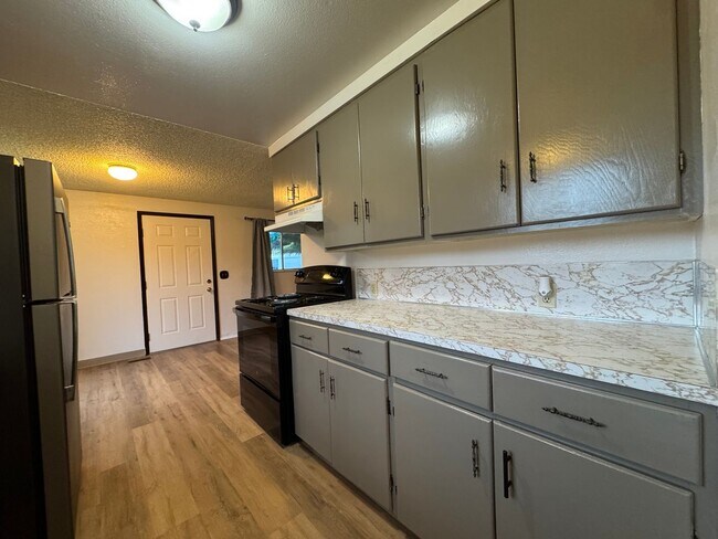 Foto del edificio - Large, fenced, sunny yard. 3/1.5 in  Azalea Hill location in McKinleyville