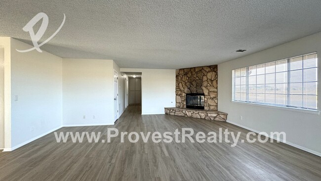 Foto del edificio - 3 Bed, 2 Bath Apple Valley Home!!