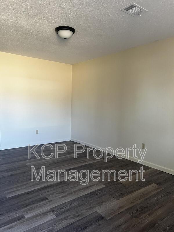 Foto del edificio - 2726 Rudy Rd