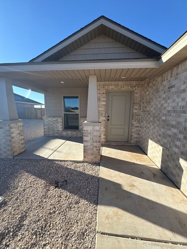 Building Photo - Pay NO RENT until March!! New, with great sunset views; 2168 Langfords' the home for you!
