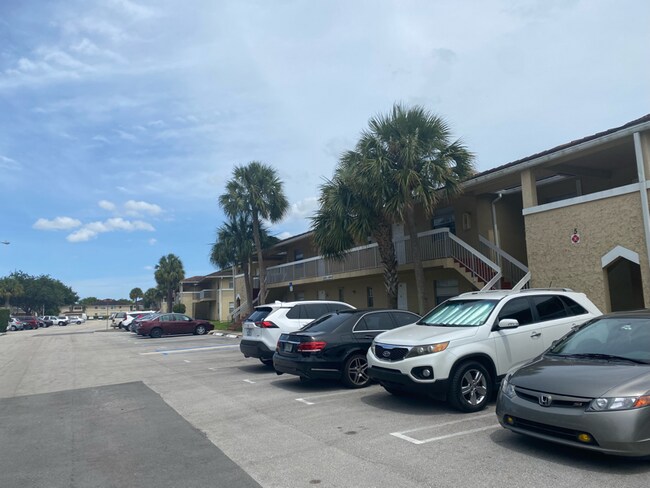 Foto del edificio - 10090 Twin Lakes Dr