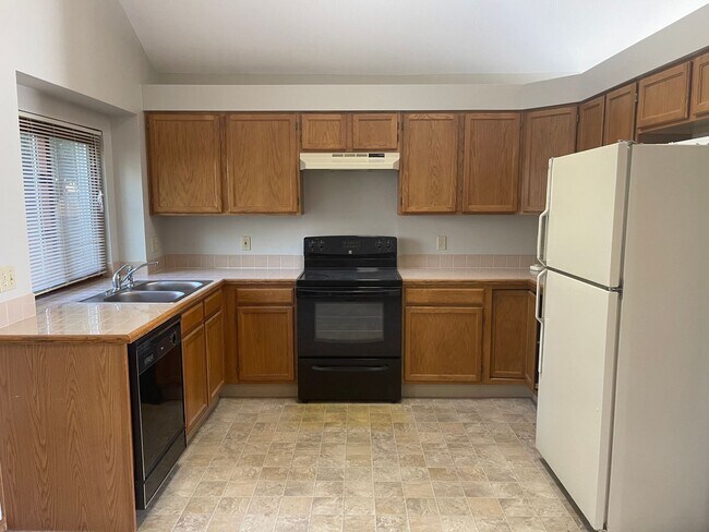 Building Photo - $2323 | 3BR/3.5BA | Cute House for Rent in Briargate