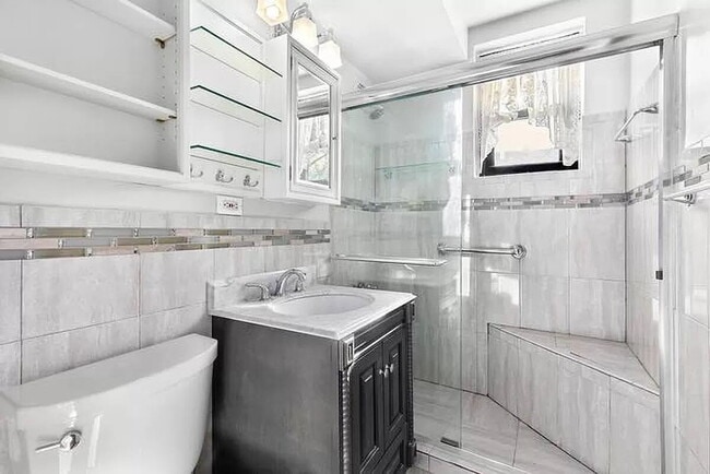 Building Photo - Spacious 1-Bedroom Apartment for Rent
