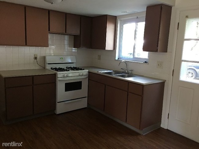 Building Photo - 2 br, 1 bath Townhome - 619 Edwards Ave