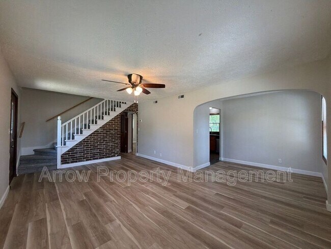 Foto del edificio - 5121 Pioneers Blvd