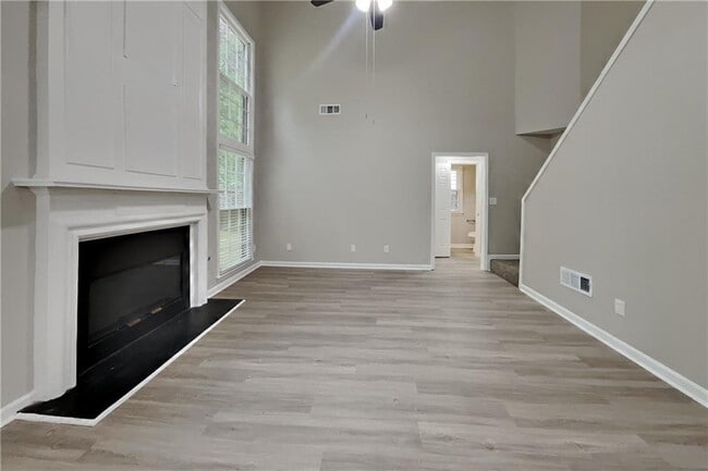 Building Photo - 2960 Binghampton Ln