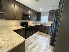 Building Photo - 1209 Capri Dr