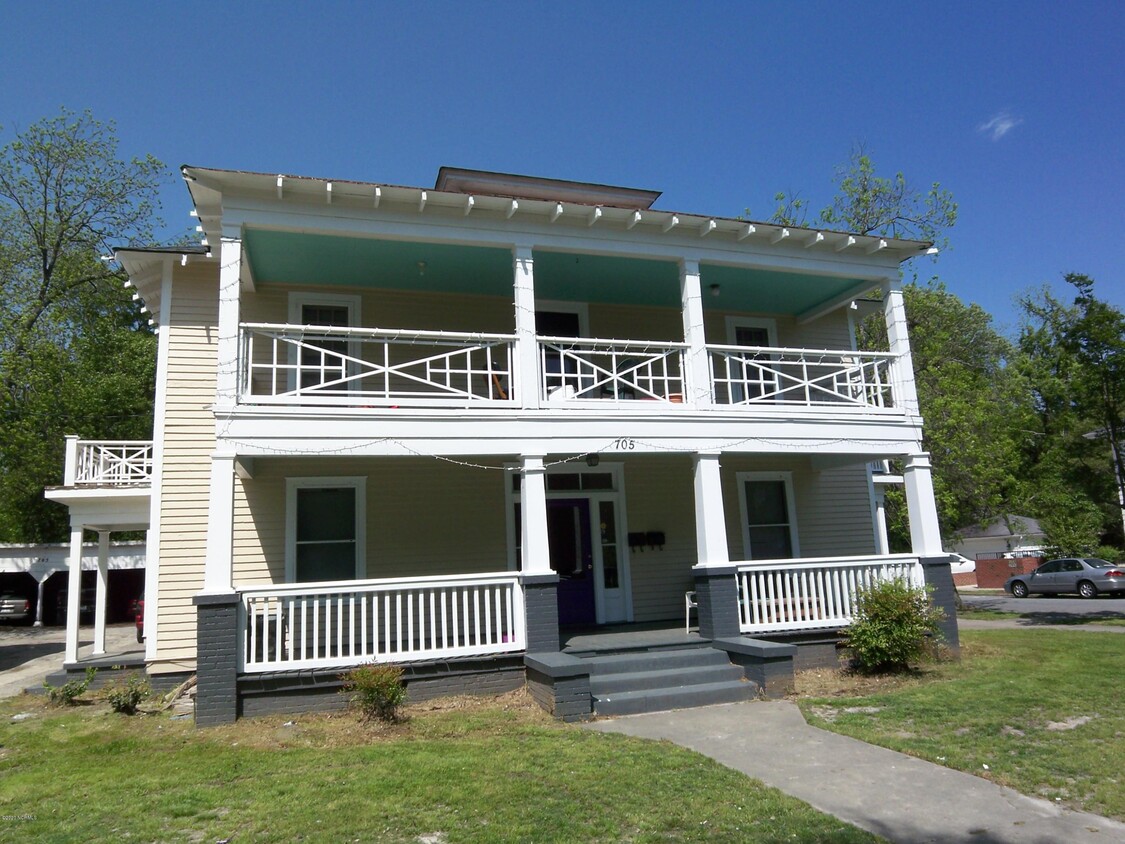 Primary Photo - 705 E 5th St