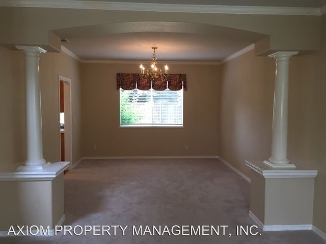 Building Photo - 4020 Luxor Ln