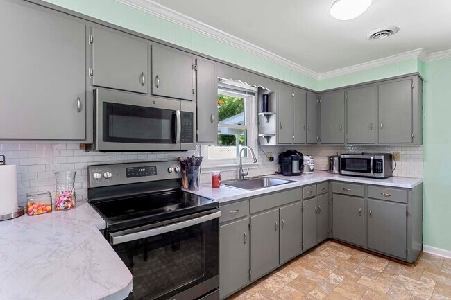 Building Photo - 54 W Henrietta St