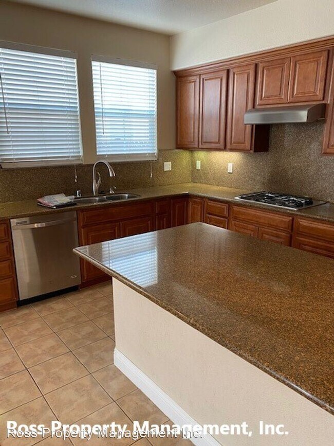 Building Photo - 4 br, 2 bath House - 1162 Riviera Court