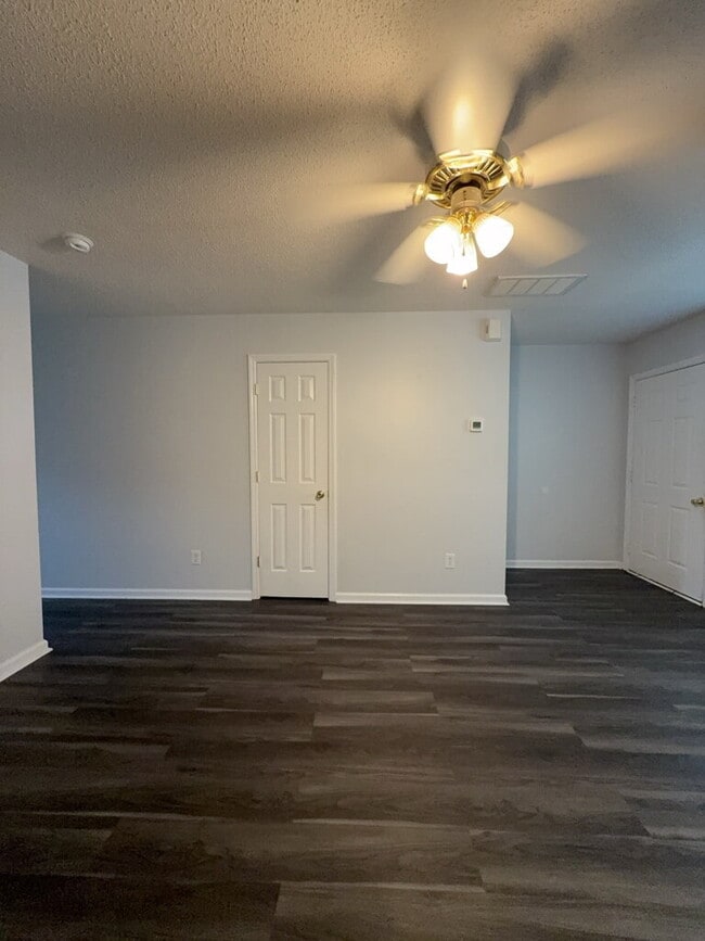 Building Photo - 807 Timberlake Trail