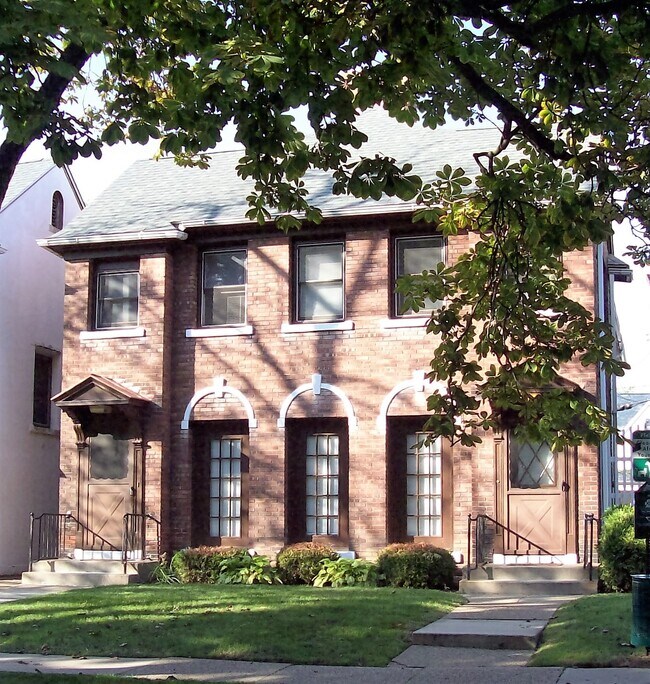 Foto del edificio - 608 Elmwood Ave