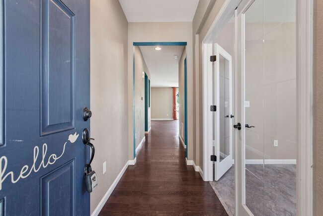 Building Photo - Spacious 6-Bedroom, 4-Bath Home in Desirab...