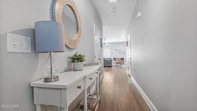 Foto del edificio - 7450 Shadow Lake Dr