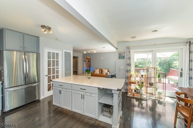 Foto del edificio - 38 Chestnut Hill Pl