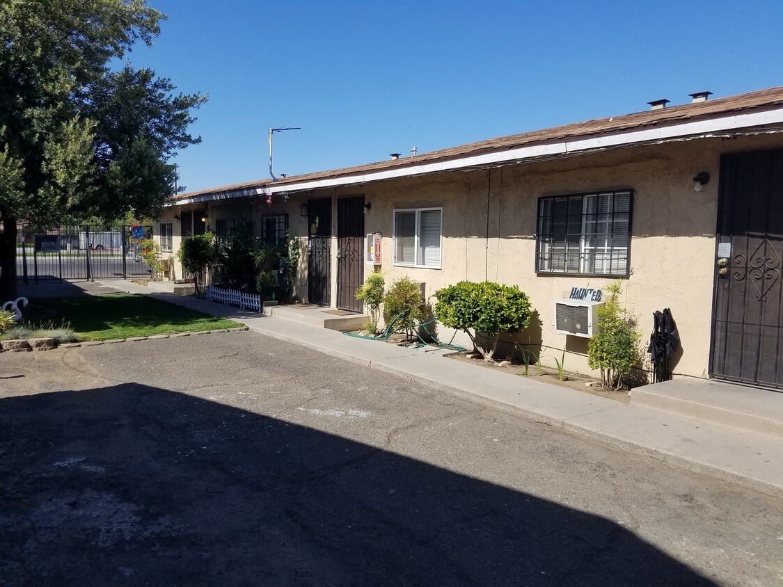 Foto principal - 3030 E Olive Ave
