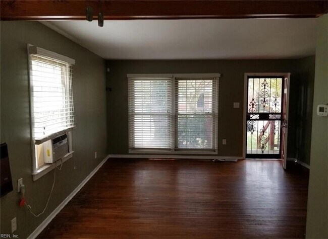 Foto del edificio - 7108 Chryslon Ln