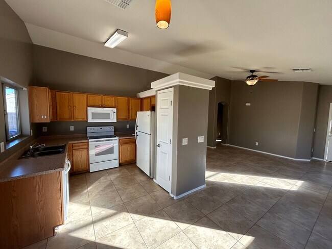 Building Photo - 3 bedroom 2 bathroom home in Maricopa