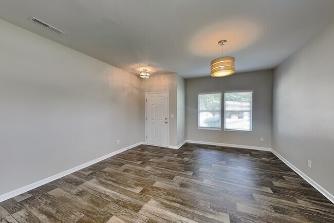 Foto del edificio - 807 Dantzler Court