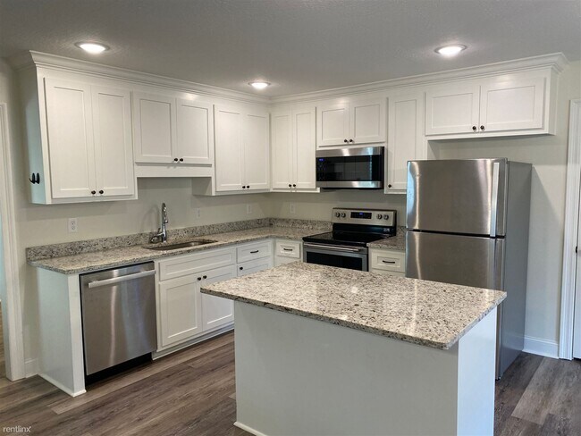 Foto del edificio - 3 br, 2 bath House - 5 Boone Lane
