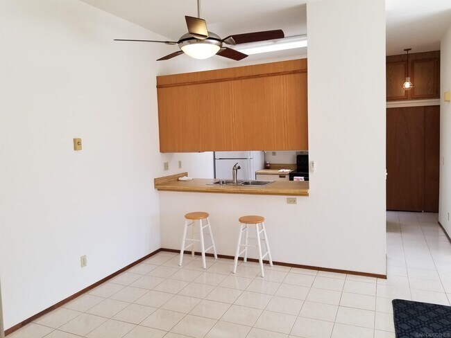 Foto del edificio - 8328 Regents Rd