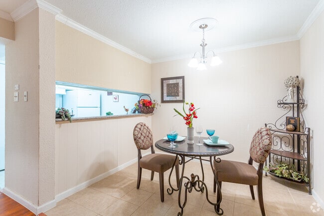 Área de comedor - The Falls of Beechnut