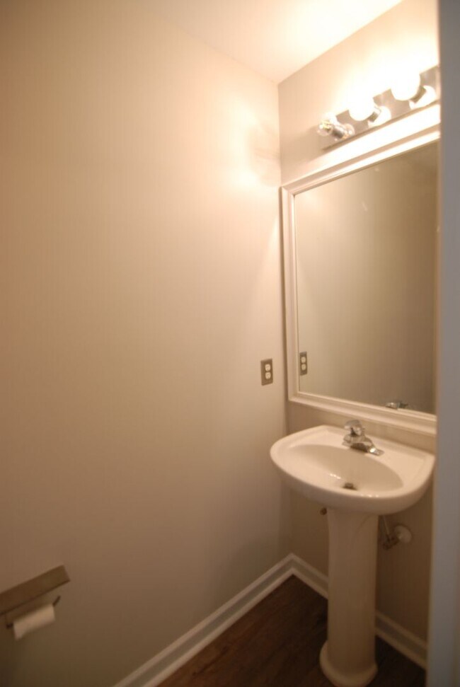Building Photo - Maintenance free UPDATED 2 Master-Suite to...