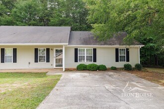 Building Photo - 605 Baron Dr