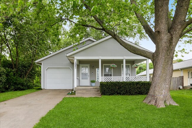 Cute Home - 1001 N Coler Ave