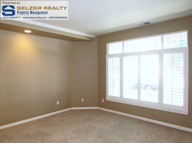 Building Photo - Roomy & fully equipped 3+ bd. home in West...