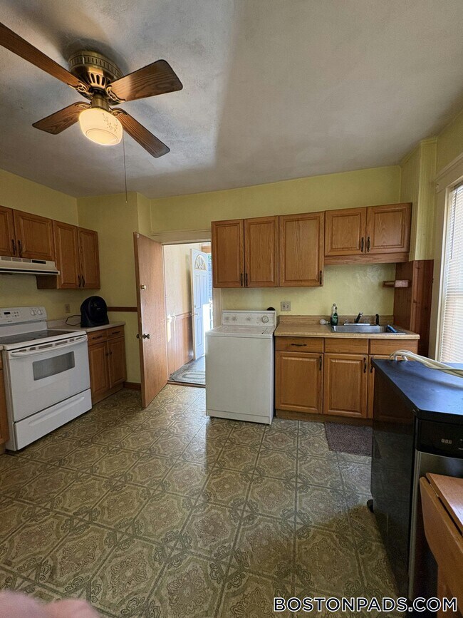 Building Photo - 62 Union St