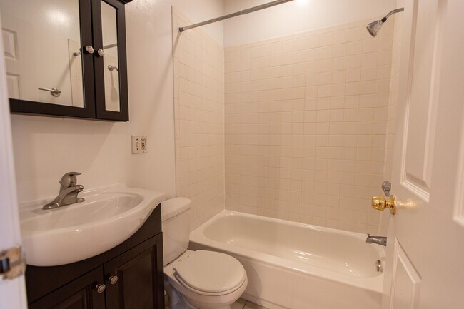 Foto del edificio - 3236 N Clifton Ave