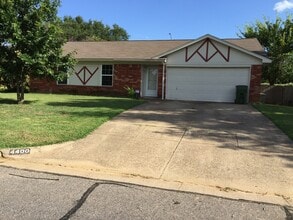 Building Photo - 4400 Willow Crest Dr