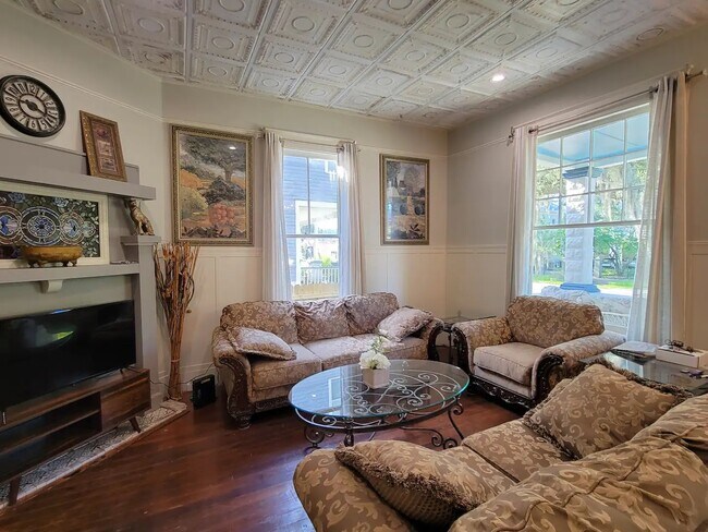 living room - 135 E 4th St