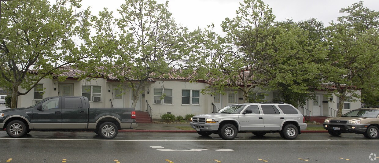 Building Photo - 454 S Livermore Ave