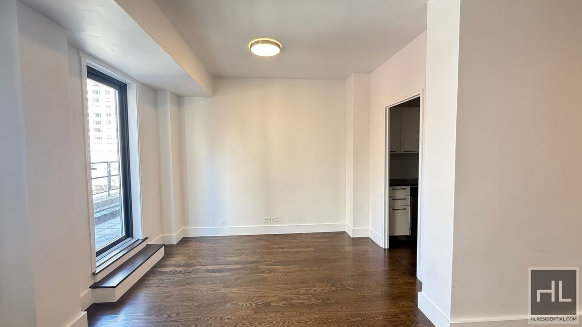 Primary Photo - EAST 63 STREET