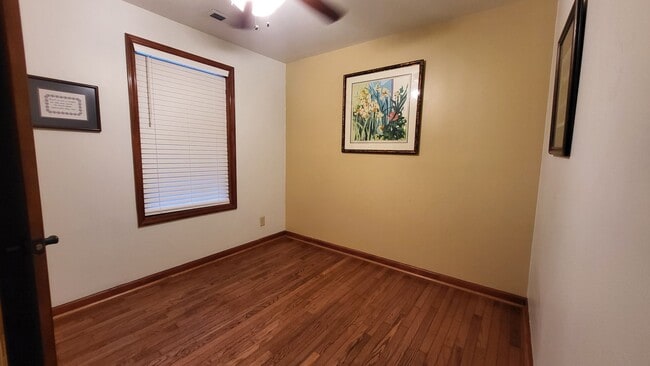 Building Photo - 2-Bedroom, 3-Bathroom Home - Utilities Included