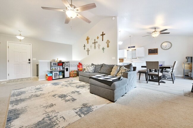 Building Photo - Stunning 3 Bedroom House in Fountain