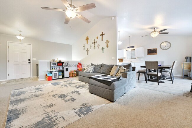 Foto del edificio - Stunning 3 Bedroom House in Fountain