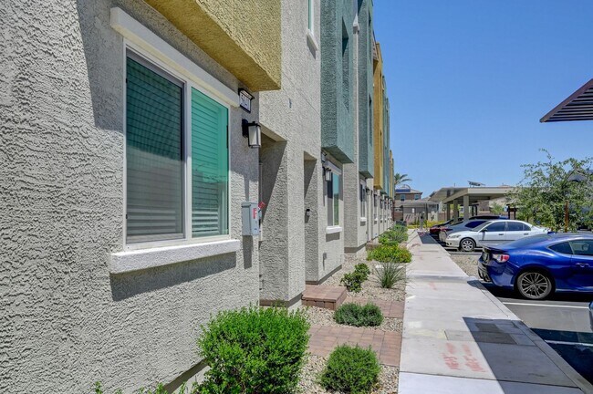 Foto del edificio - Cozy 3 story Townhome!