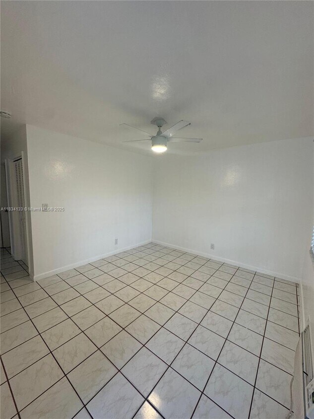 Primary Photo - 325 NW 15th St