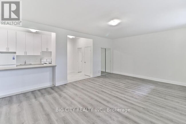 Building Photo - 31 Upper Canada Dr