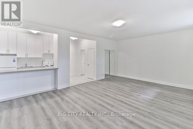 Photo du bâtiment - 31 Upper Canada Dr