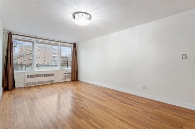 Foto del edificio - 2600 E 21st St